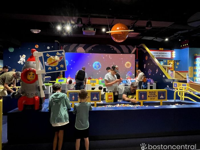 Legoland Discovery Center Boston | Spaceship Build & Scan 